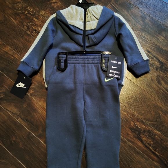 Nike two piece set - Picture 2 of 2